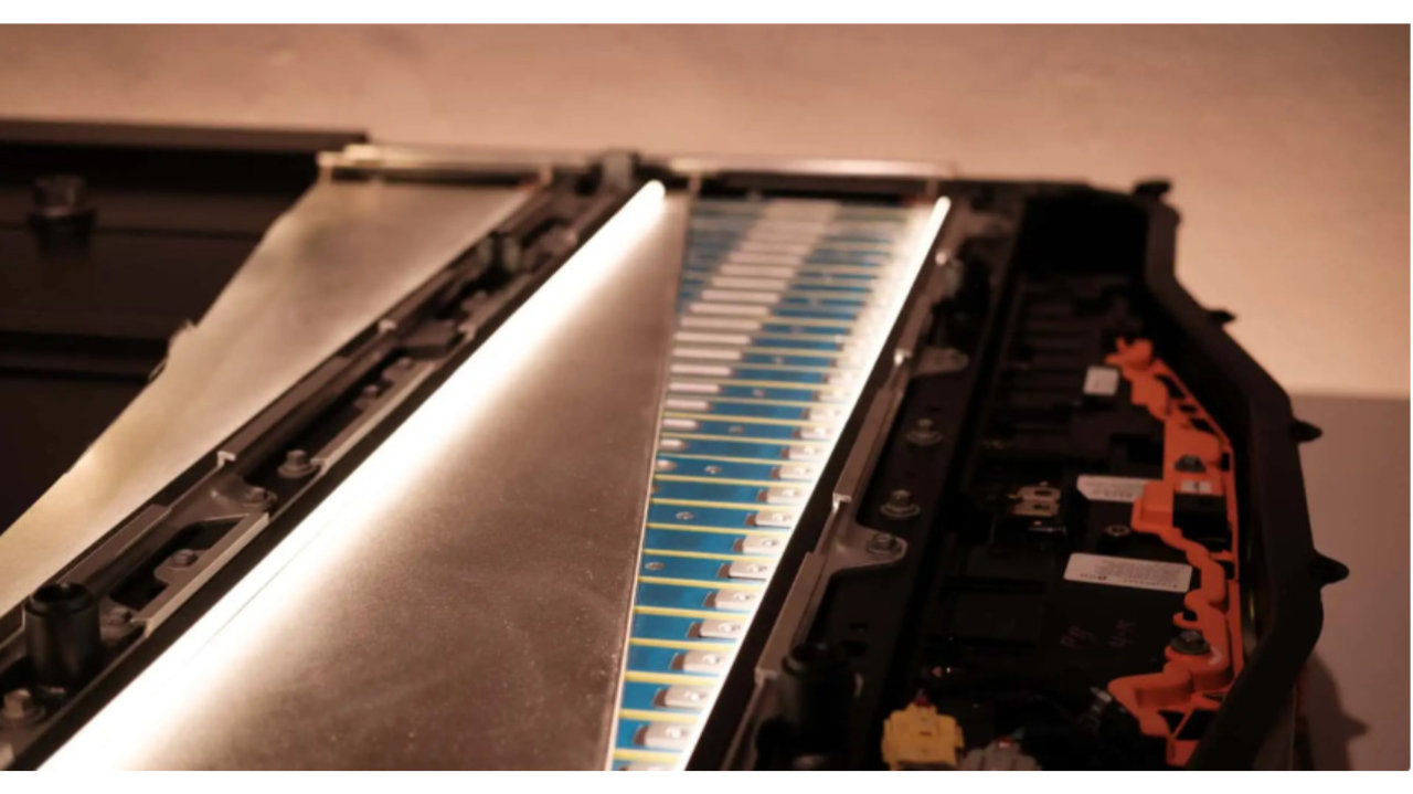 通用加码动力电池制造：一手更新技术体系，一手布局矿产资源