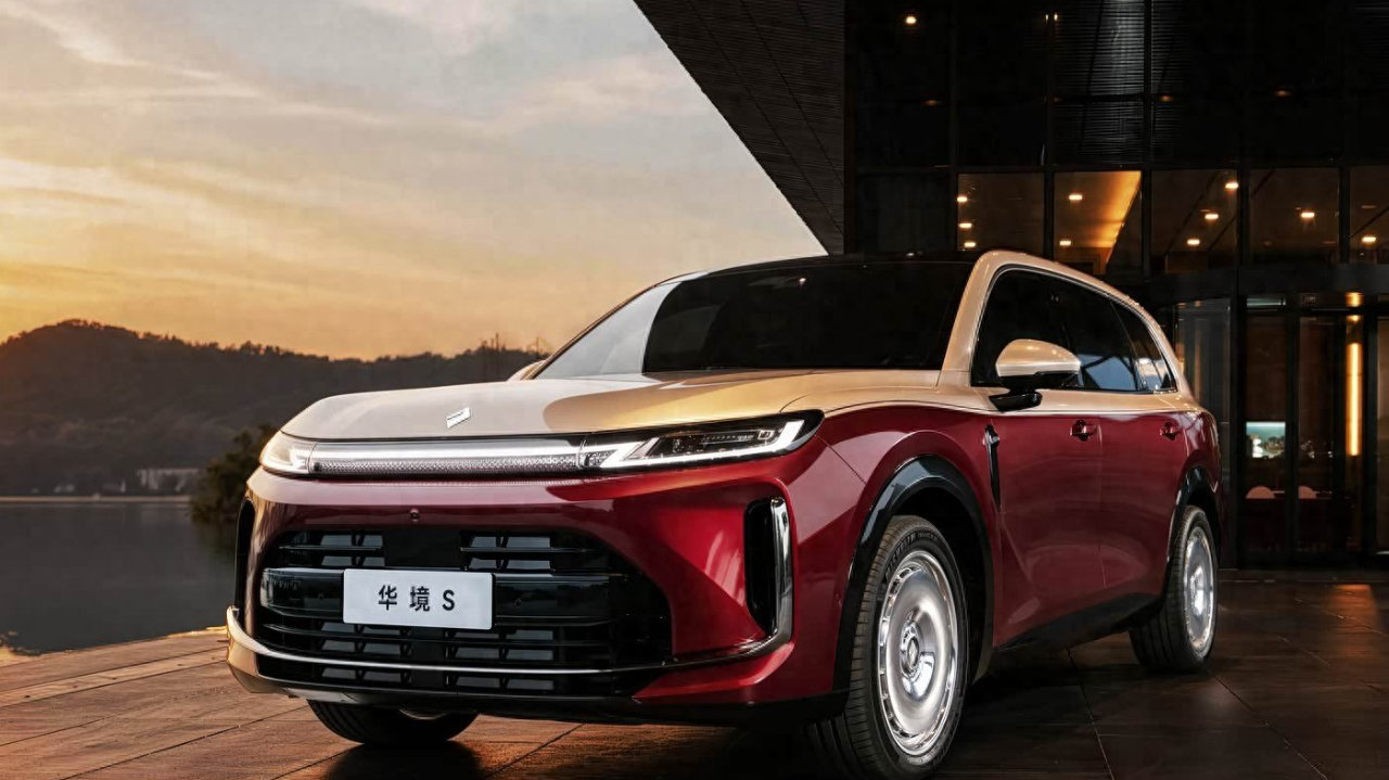 五菱全新大6座SUV，华境S双色版官图，车长5235mm，纯电续航175km