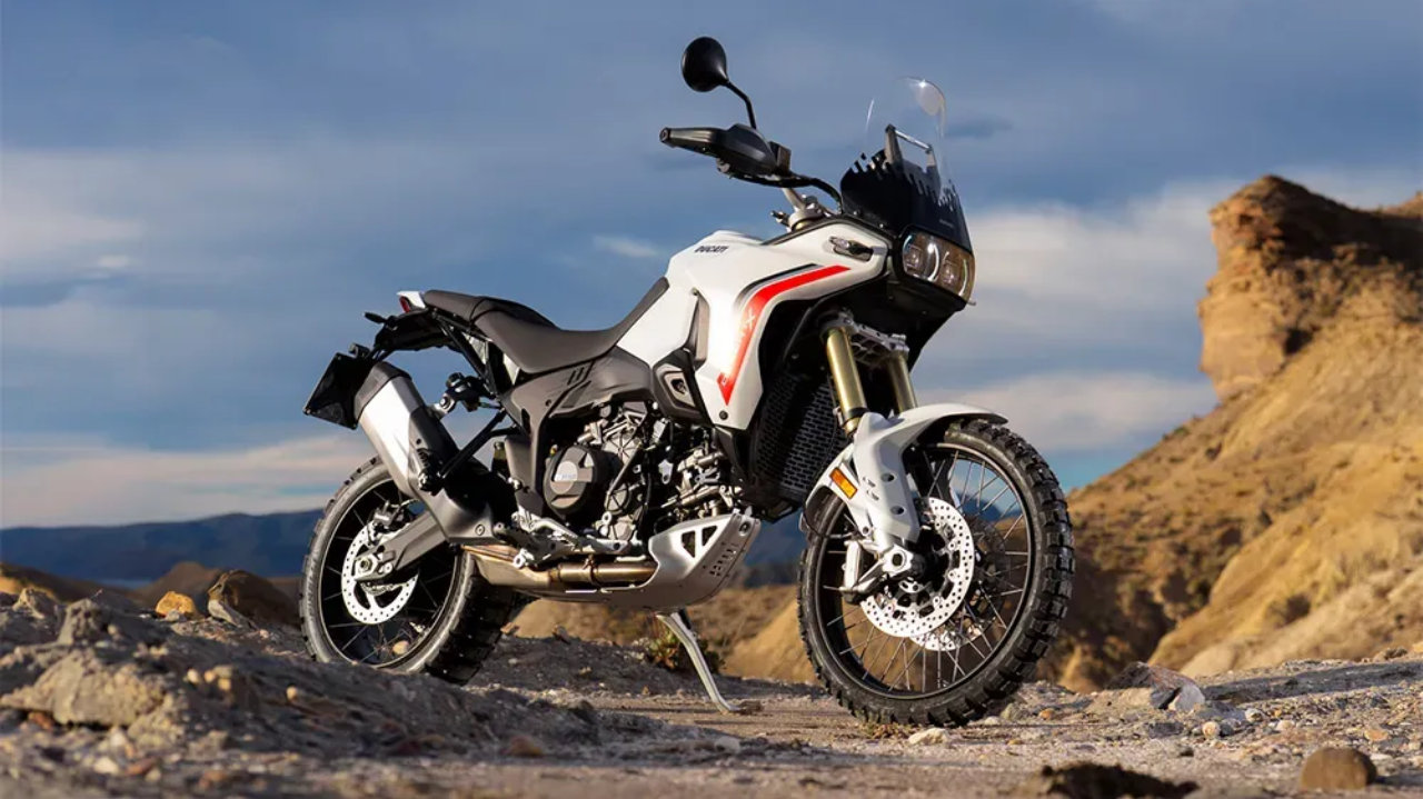 杜卡迪DesertX新款发布，更换V2发动机，升级车架减震，油箱缩小3升