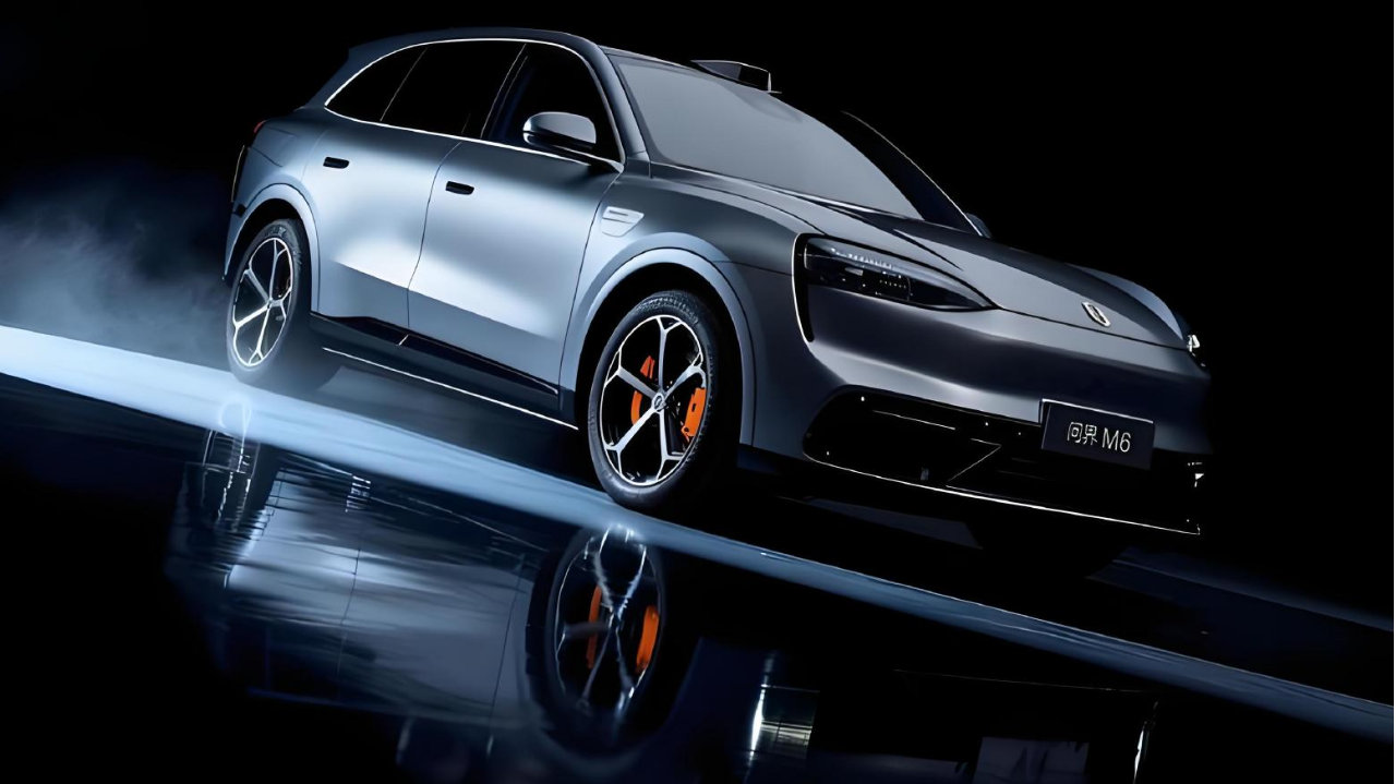 登顶后的问界，不想停歇 | 中国品牌向上