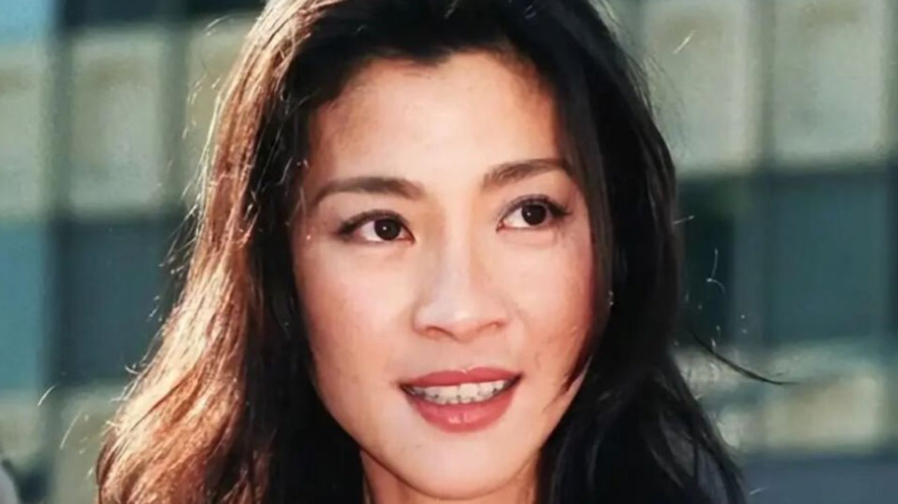 63岁杨紫琼近况曝光！二婚嫁给大17岁富豪，如今婚姻生活很幸福