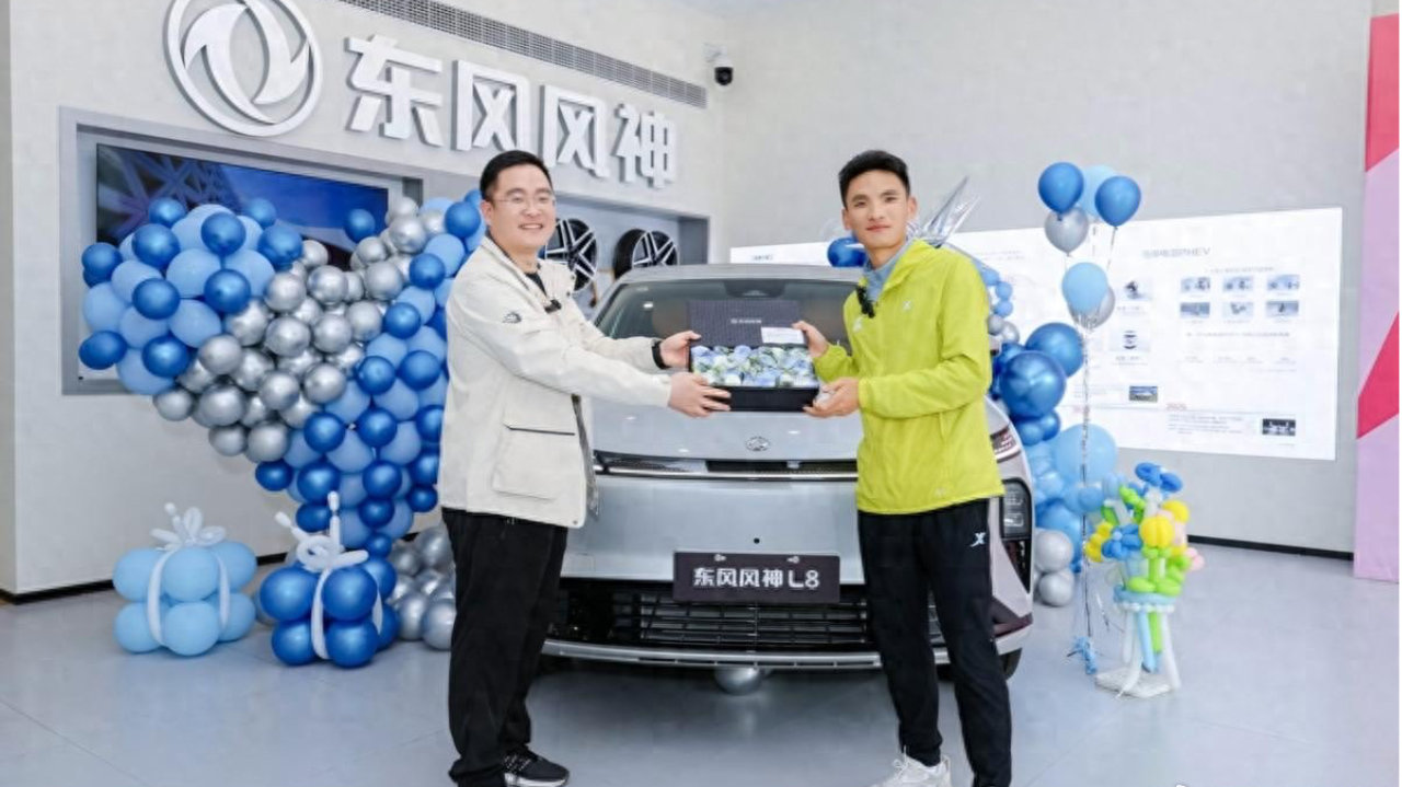 从领跑到护航，丰配友与东风风神共显担当大格局