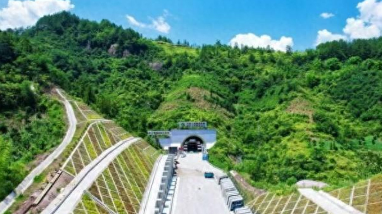 西渝高铁7.2公里隧道贯通,康渝段建设再过一关 西渝高铁7.2公里隧道贯通,康渝段建设再过一关