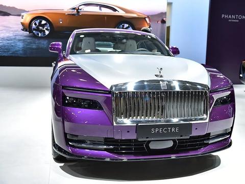 货车司机撞坏豪车吓得浑身发抖，脱困不能只靠富人发善心