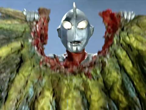 初代徒手拆掉哥斯拉的围脖，哥斯拉高兴得留下口水睡着了