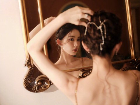 娜扎演绎尊界S800新春灯语红毯美神降临