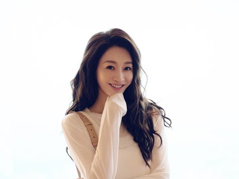 李小冉生日vlog曝光，与叶一茜谢娜亲密互动