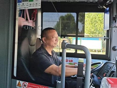 老人摔倒扶不扶？宜昌街头这一幕给出答案……