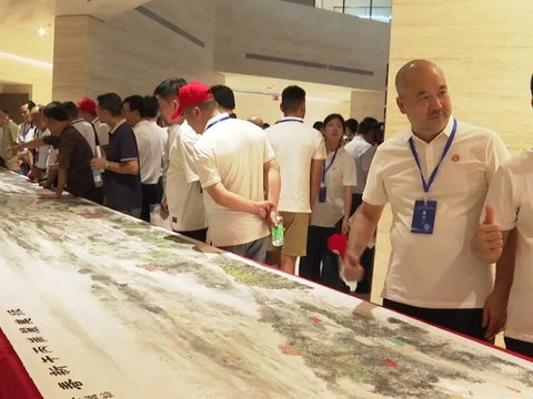 丹青镌刻振兴画卷  佳作入藏国家殿堂  《绿美丽岗》中国画长卷正式入藏广州国家版本馆