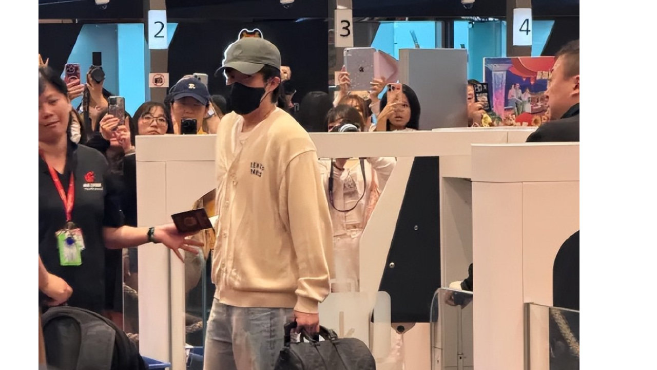 球迷晒国乒回国照，孙颖莎变风格，王楚钦行走的模特，王曼昱冷酷