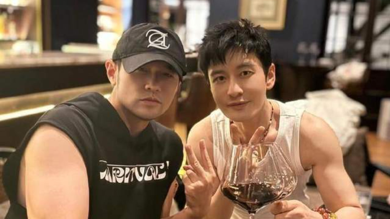 周杰伦与黄晓明合照秀肌肉，黄晓明：周董这手臂肌肉确实牛