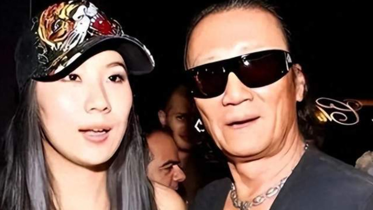 谢贤一生潇洒，事业有成，5个女人2段婚姻，最后一任女小49岁