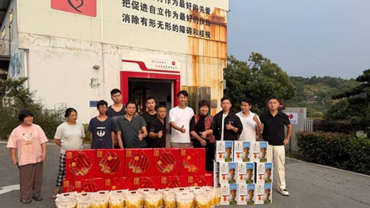 秋日走访送暖意 爱心同行护残友 秋日走访送暖意 爱心同行护残友