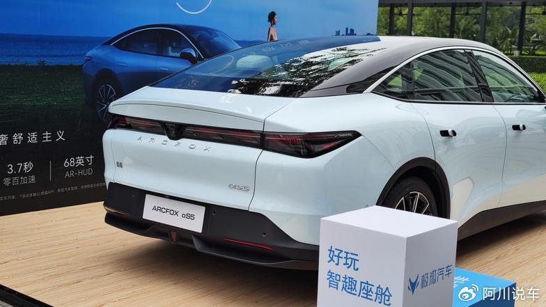 极狐阿尔法S5成都交付,车主称性价比高,对比小米SU7后做的选择