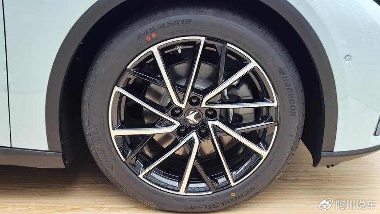 极狐阿尔法S5成都交付,车主称性价比高,对比小米SU7后做的选择