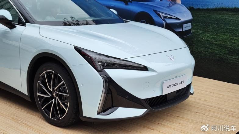 极狐阿尔法S5成都交付,车主称性价比高,对比小米SU7后做的选择