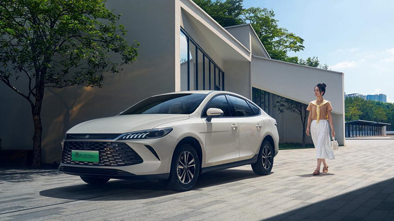 比亚迪秦PLUS限时6.98万元起！新增128KM混动车型，纯电新增两个配置