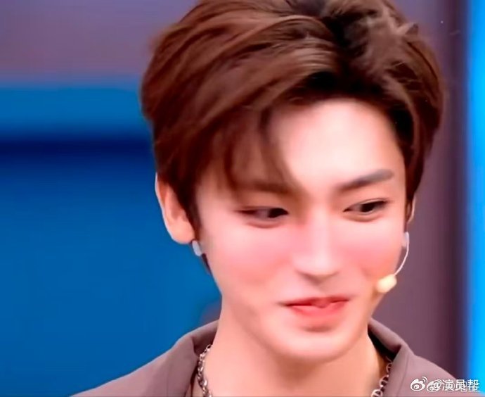 侯明昊在你好星期六表情丰富玩得开心