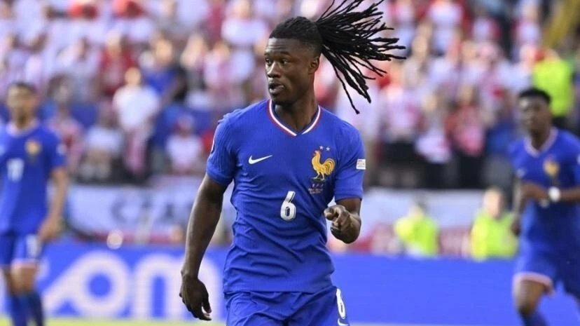 重操旧业？法国队中场竞争太激烈 卡马文加或继续改踢左后卫