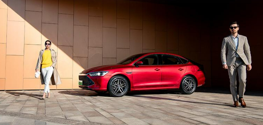 年轻人的新选择!比亚迪秦PLUS DM-i对比本田思域e:HEV