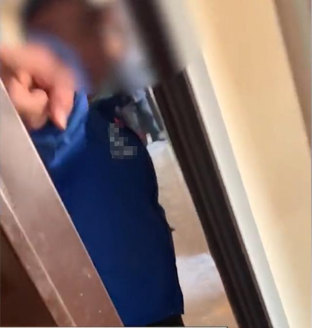 安徽一外卖员疑似朝麻辣烫内小便,小区物业发现告知业主前外卖已被吃掉,警方:以寻衅滋事对其行拘14天休闲区蓝鸢梦想 - Www.slyday.coM 安徽一外卖员疑似朝麻辣烫内小便,小区物业发现告知业主前外卖已被吃掉,警方:以寻衅滋事对其行拘14天休闲区蓝鸢梦想 - Www.slyday.coM