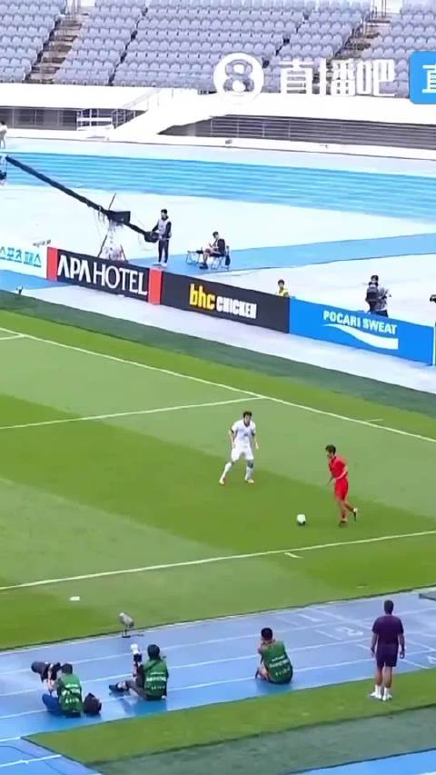 中国队1-0领先！张玉宁做墙送助攻，黄政宇打入国家队首球东亚杯 中国男足 国足vs中国香港