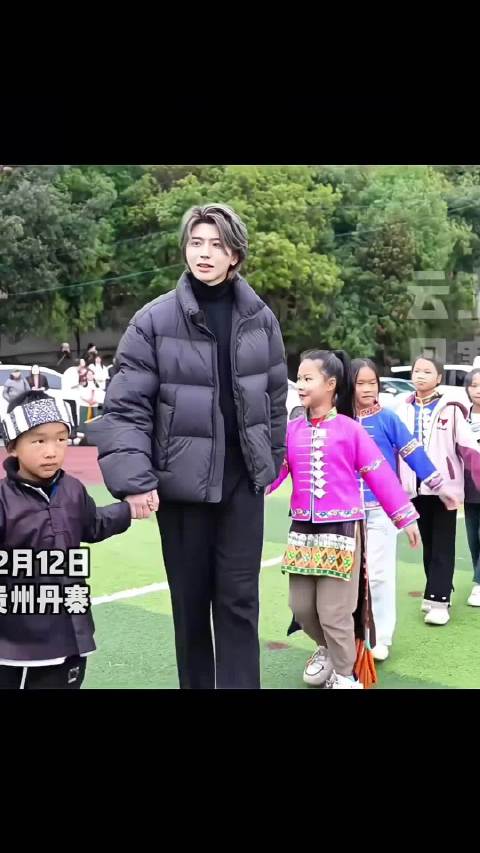 蔡徐坤下乡公益活动