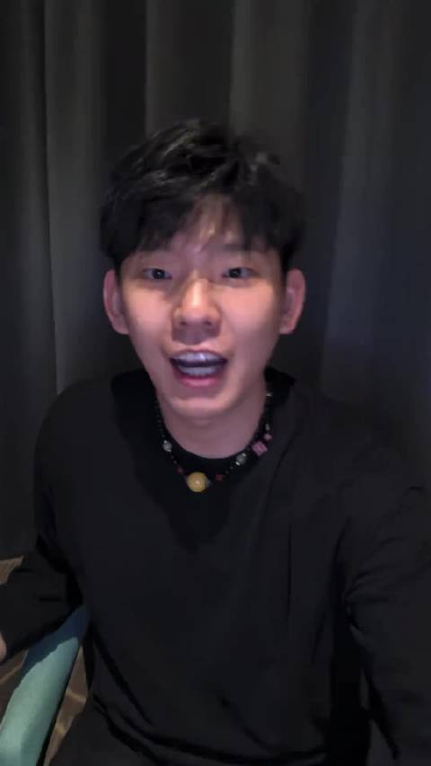 威克多双塔羽毛球馆邀球迷为刘雨辰黄雅琼助威