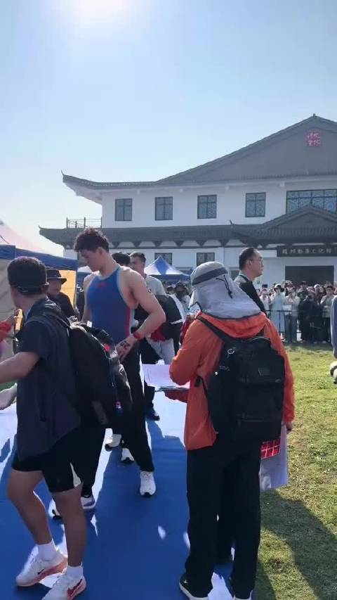 时隔二十年孙杨重返公开水域游泳 10公里！太猛了！