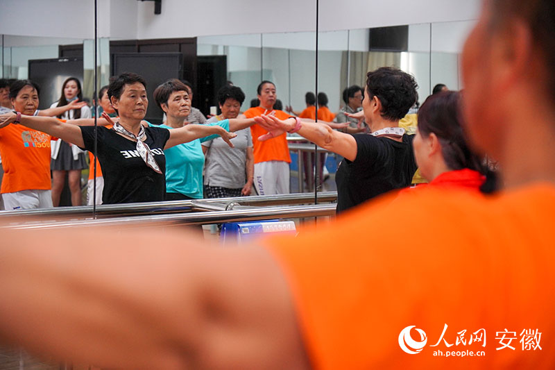 芜湖镜湖区：来了就不想“毕业”的老年大学