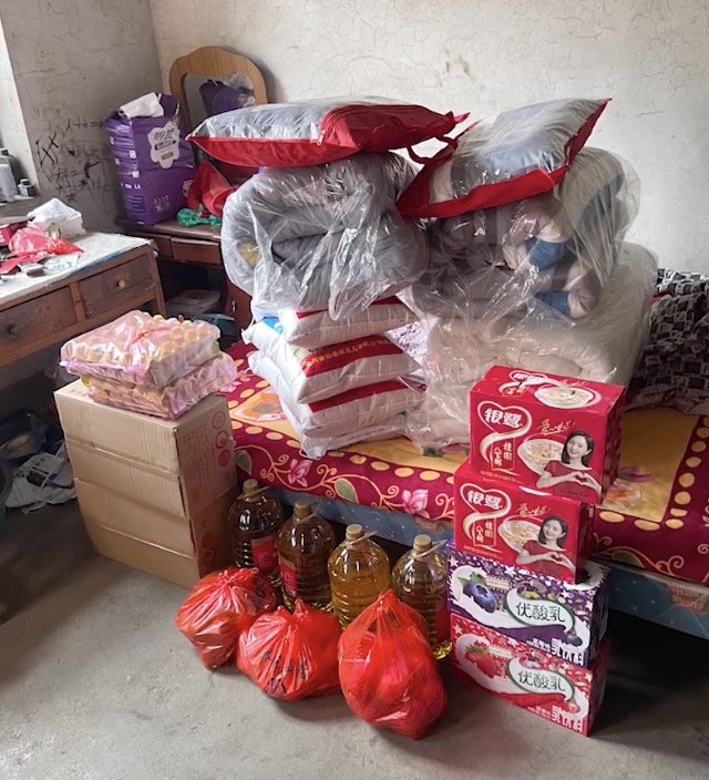 90后小伙连续十年给村里老人发过年红包 去年起给村里考上大学孩子包红包休闲区蓝鸢梦想 - Www.slyday.coM 90后小伙连续十年给村里老人发过年红包 去年起给村里考上大学孩子包红包休闲区蓝鸢梦想 - Www.slyday.coM