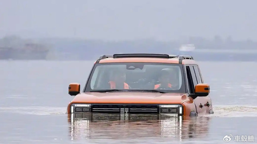 纵横G700的两栖牌，会比坦克500、豹8和大切诺基香吗？