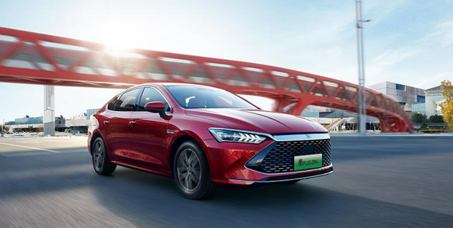 年轻人的新选择!比亚迪秦PLUS DM-i对比本田思域e:HEV