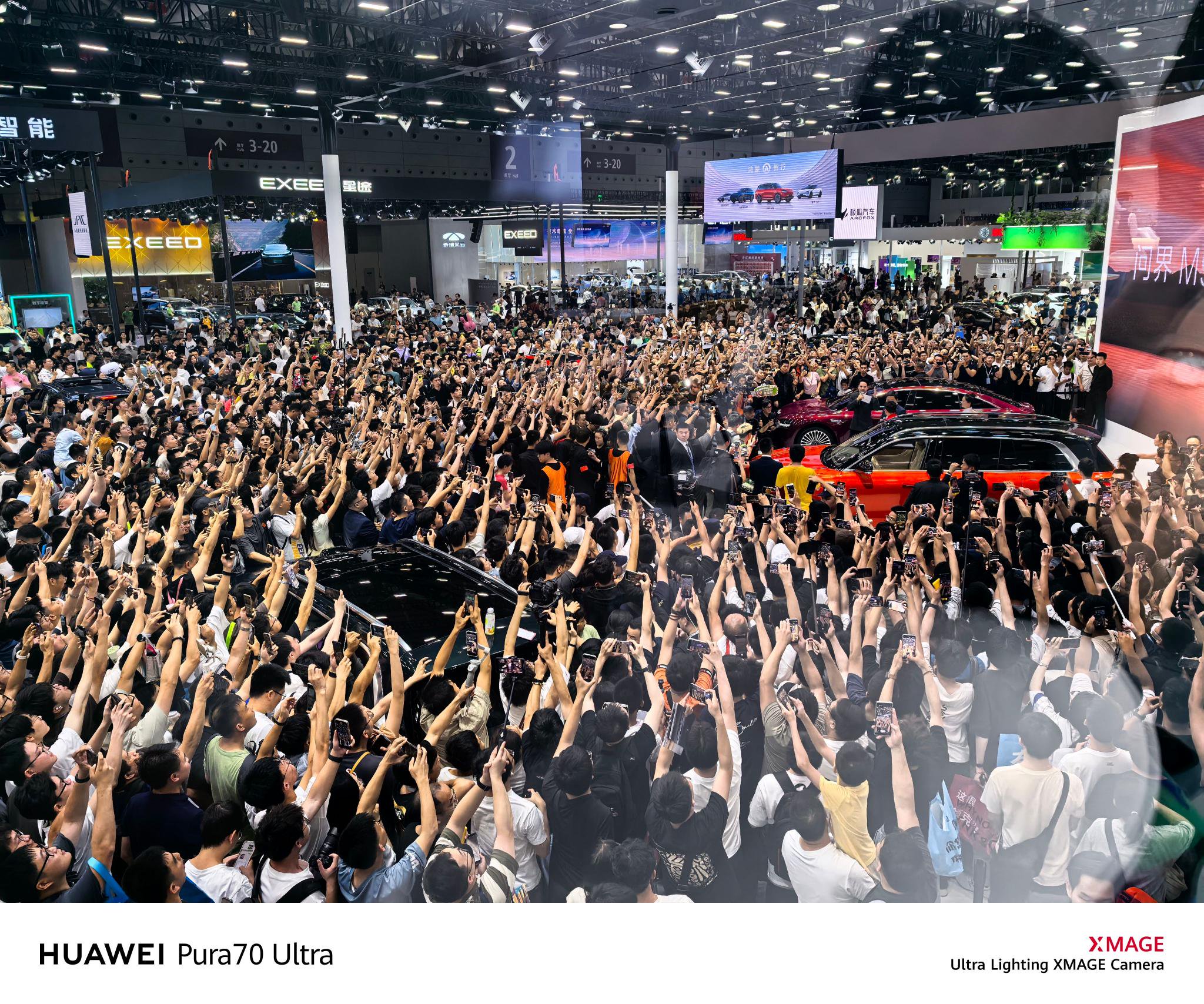 粤港澳车展 鸿蒙智行展台 完美诠释了什么叫做“遥遥领先”