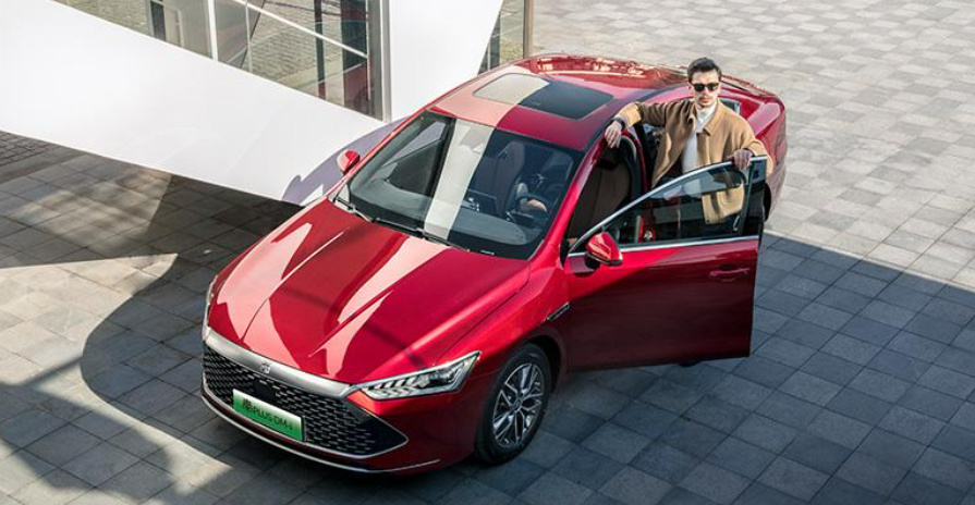 年轻人的新选择!比亚迪秦PLUS DM-i对比本田思域e:HEV