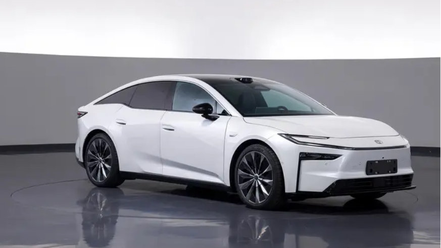 广汽丰田铂智7亮相工信部名录，定位中大型纯电动轿车