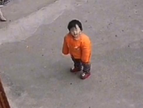 1岁多留守孩子,对监控一直喊妈妈,爸爸:老人孩子都没照顾到休闲区蓝鸢梦想 - Www.slyday.coM 1岁多留守孩子,对监控一直喊妈妈,爸爸:老人孩子都没照顾到休闲区蓝鸢梦想 - Www.slyday.coM