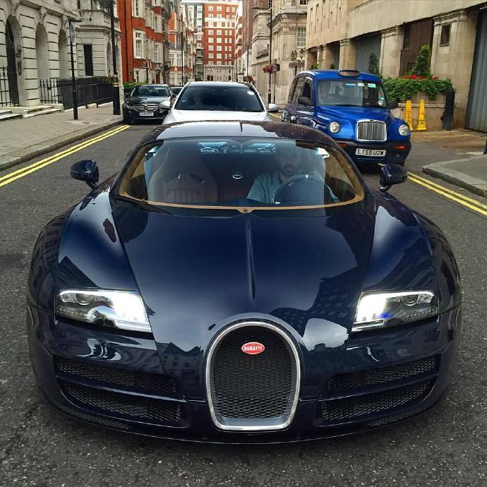 三代神龙齐聚,布加迪eb110   布加迪veyron   布加迪chiron!