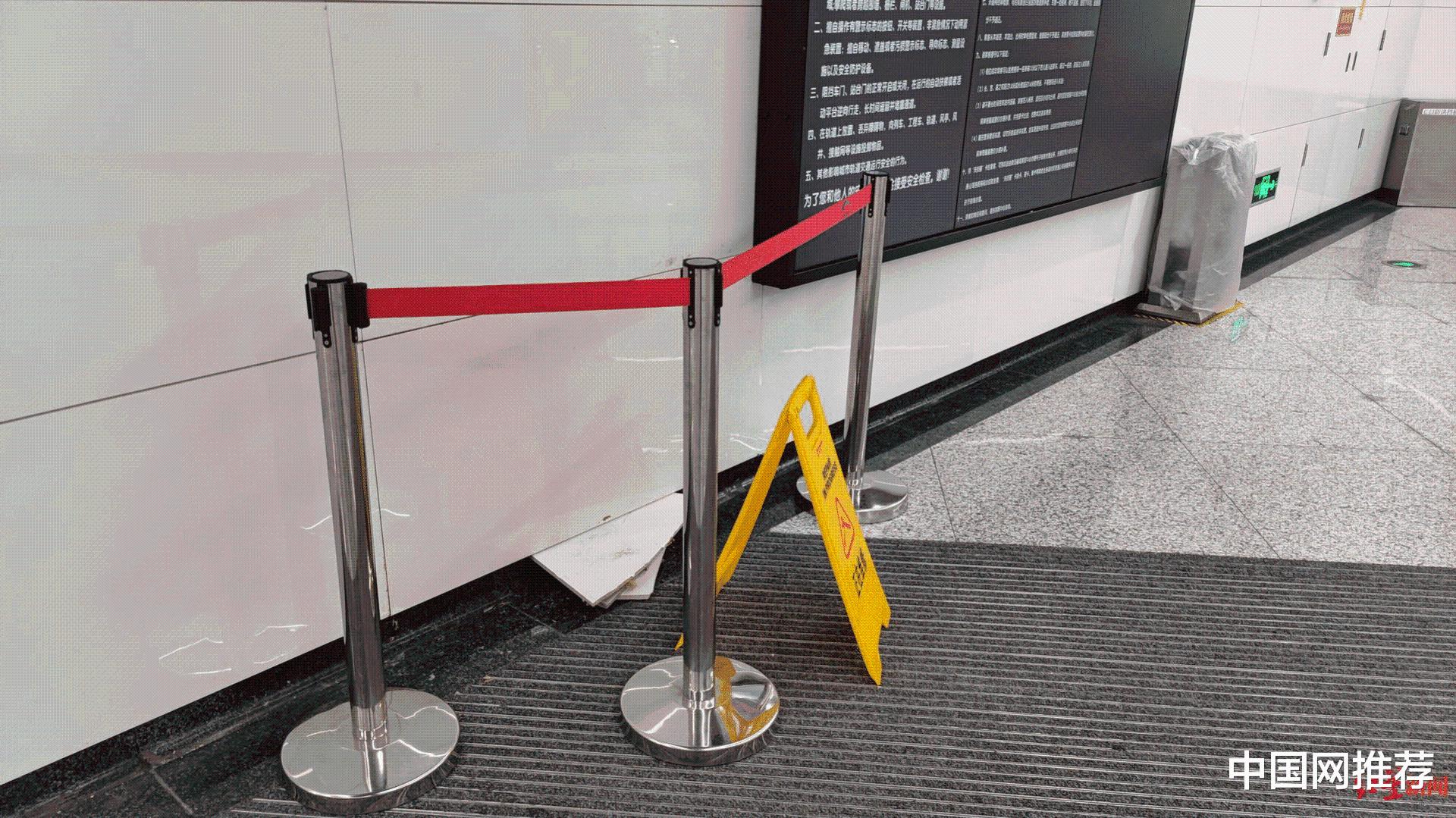 一乘客撞坏地铁站一块瓷砖赔1800元 官方回应休闲区蓝鸢梦想 - Www.slyday.coM 一乘客撞坏地铁站一块瓷砖赔1800元 官方回应休闲区蓝鸢梦想 - Www.slyday.coM