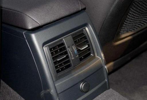 车内有个除雾按钮,很多人车开到坏都没用过,你知道这个按钮吗休闲区蓝鸢梦想 - Www.slyday.coM 车内有个除雾按钮,很多人车开到坏都没用过,你知道这个按钮吗休闲区蓝鸢梦想 - Www.slyday.coM