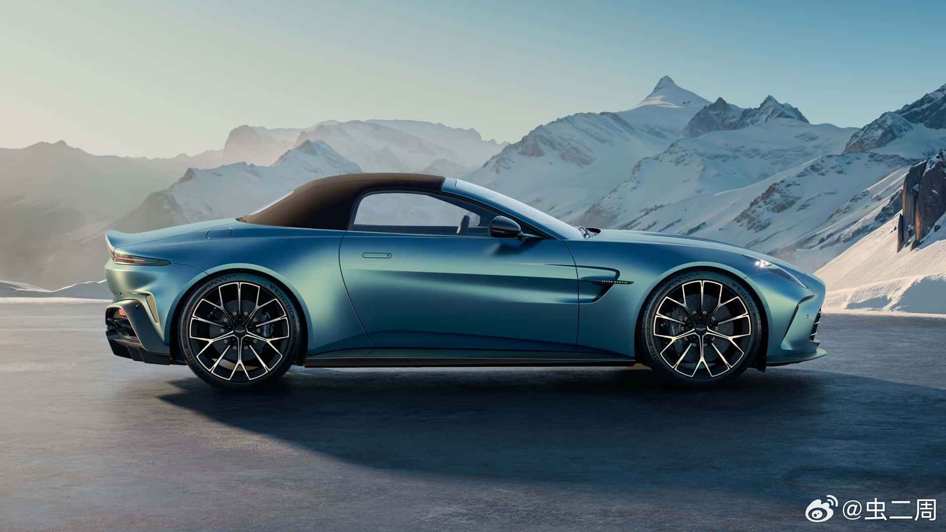 阿斯顿・马丁 Vantage Roadster 4.0L V8 爽涡轮增压发动机 最大功率 656