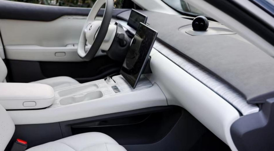 特斯拉Model S对比蔚来ET7,谁更符合年轻用户的胃口?