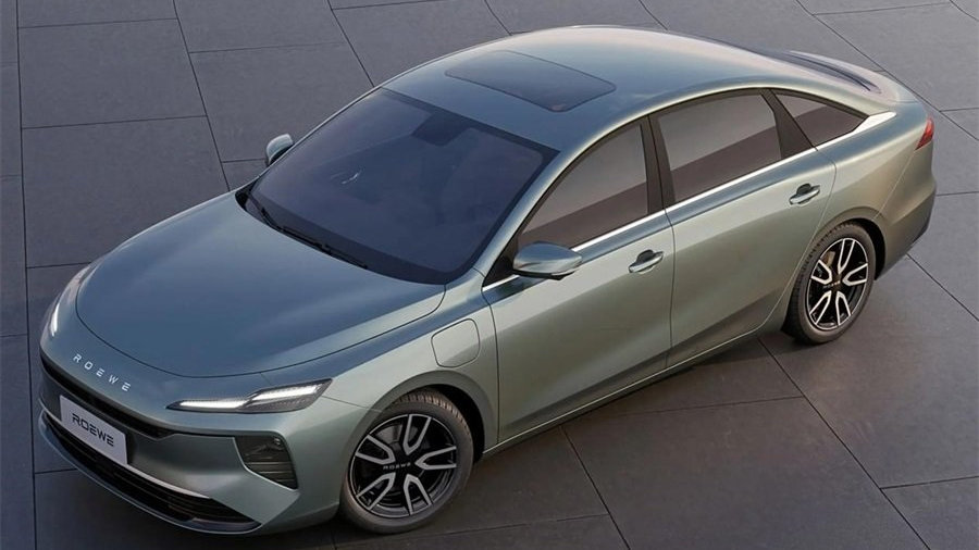 10万级家轿大PK，荣威纯电D6对比零跑B01谁更适合家庭