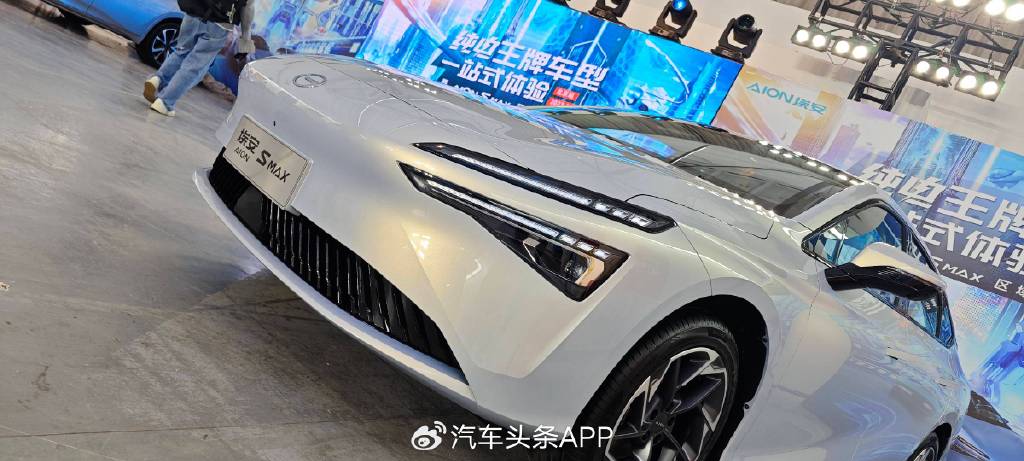 出街利器兼带娃神车,静态体验埃安AION S MAX