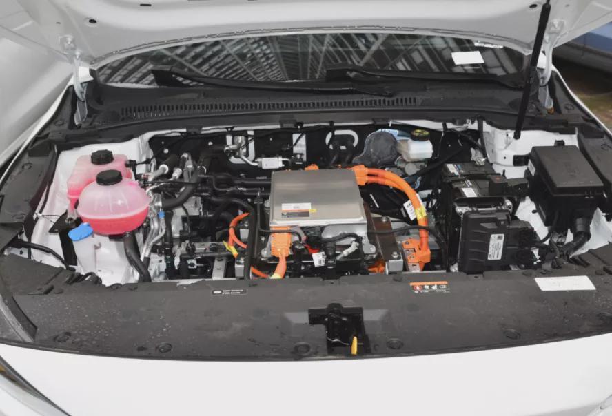 20万内智能纯电动车厮杀:小鹏P5对比几何A谁更强