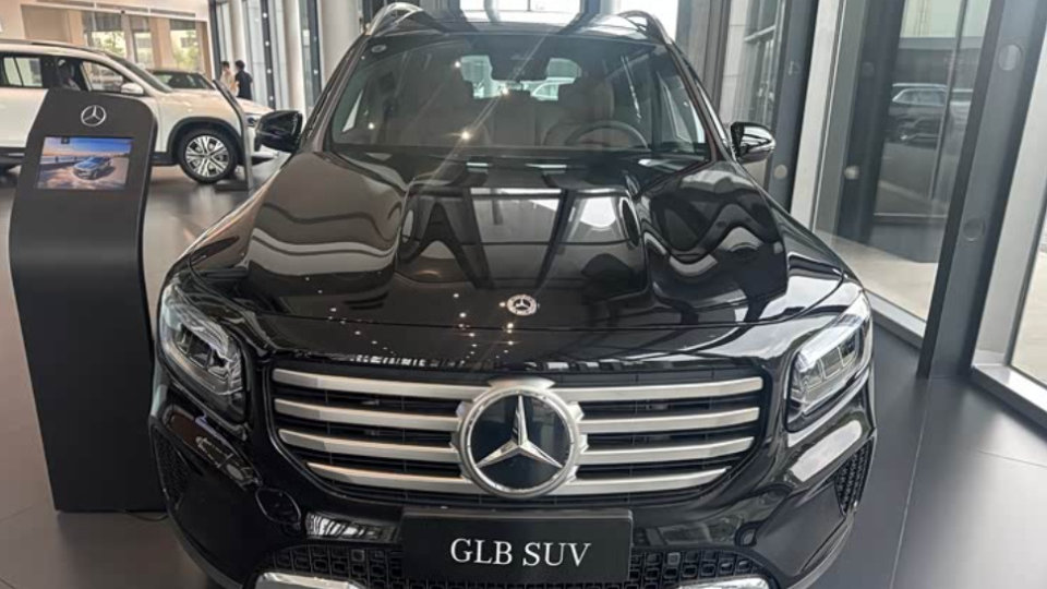 奔驰也“掀桌子”了！跌至21.69万，轴距超2米8，性价比确实高