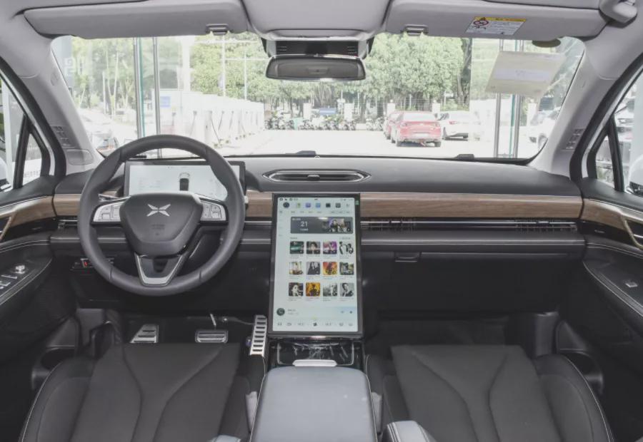 20万内智能纯电动车厮杀:小鹏P5对比几何A谁更强