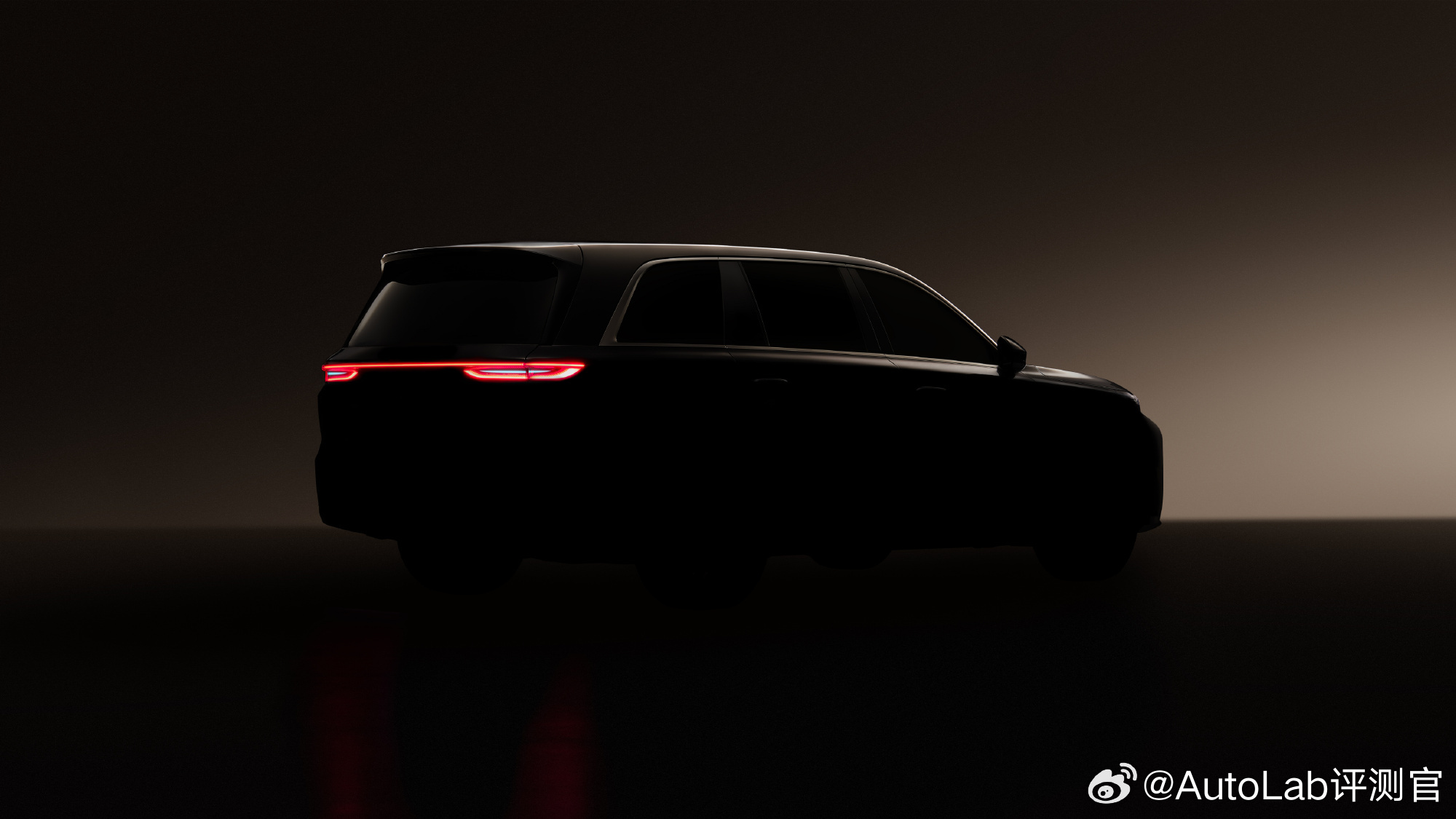 魏牌V9X又公布了一组新的官图，这个车尾小蓝灯的设计有点特别啊