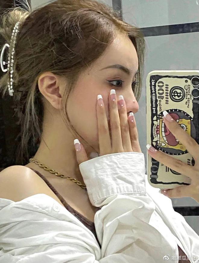 嘟嘟瓜美甲分享：巨好看的春日美甲！照着做美到爆！（美甲款式春天）