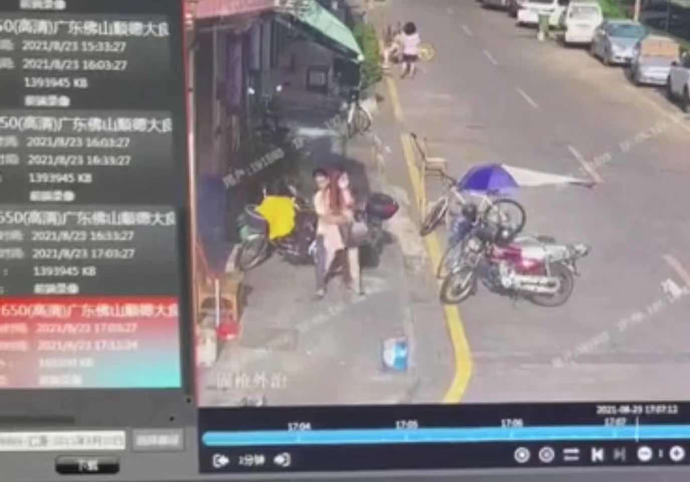 广东佛山顺德区一男子在酒楼前强奸女子未遂被警方抓获 目击者:有群众看到后去喊停他休闲区蓝鸢梦想 - Www.slyday.coM 广东佛山顺德区一男子在酒楼前强奸女子未遂被警方抓获 目击者:有群众看到后去喊停他休闲区蓝鸢梦想 - Www.slyday.coM